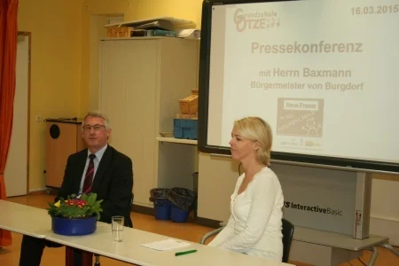 Foto der Galerie: Bericht der Klasse 4b von der Pressekonferenz mit Herrn Baxmann