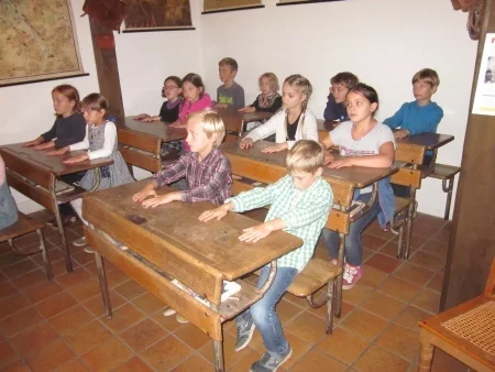 Foto der Galerie: „Schule vor 100 Jahren“ im Heimatmuseum Letter für die Klasse 3a