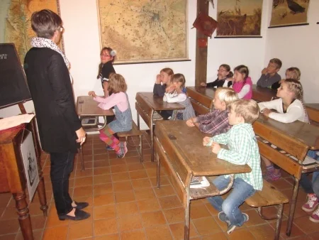 Foto der Galerie: „Schule vor 100 Jahren“ im Heimatmuseum Letter für die Klasse 3a