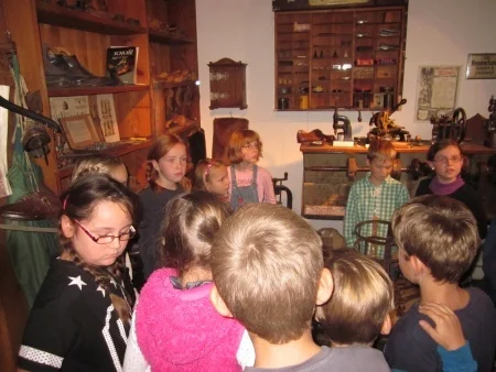 Foto der Galerie: „Schule vor 100 Jahren“ im Heimatmuseum Letter für die Klasse 3a