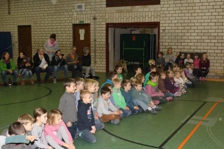 Foto der Galerie: Akrobatik-Vorführung der Klassen 3a und 3b