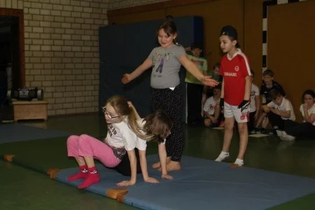 Foto der Galerie: Akrobatik-Vorführung der Klassen 3a und 3b