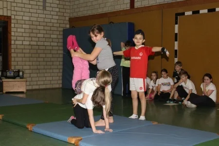 Foto der Galerie: Akrobatik-Vorführung der Klassen 3a und 3b