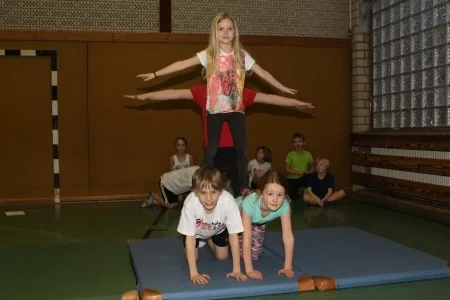 Foto der Galerie: Akrobatik-Vorführung der Klassen 3a und 3b