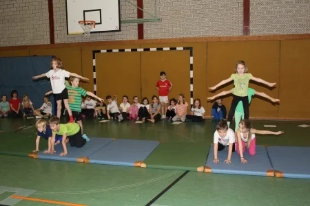 Foto der Galerie: Akrobatik-Vorführung der Klassen 3a und 3b