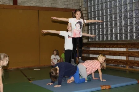 Foto der Galerie: Akrobatik-Vorführung der Klassen 3a und 3b
