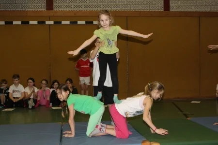 Foto der Galerie: Akrobatik-Vorführung der Klassen 3a und 3b