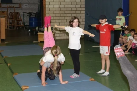 Foto der Galerie: Akrobatik-Vorführung der Klassen 3a und 3b