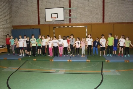 Foto der Galerie: Akrobatik-Vorführung der Klassen 3a und 3b
