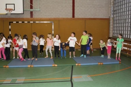 Foto der Galerie: Akrobatik-Vorführung der Klassen 3a und 3b
