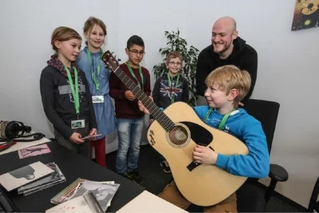 Foto der Galerie: Klasse 4 aus der Grundschule Otze bei Radio ffn am 10.3.2016