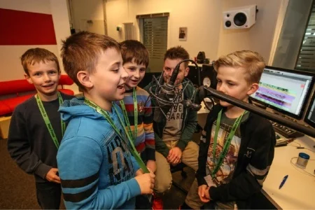 Foto der Galerie: Klasse 4 aus der Grundschule Otze bei Radio ffn am 10.3.2016