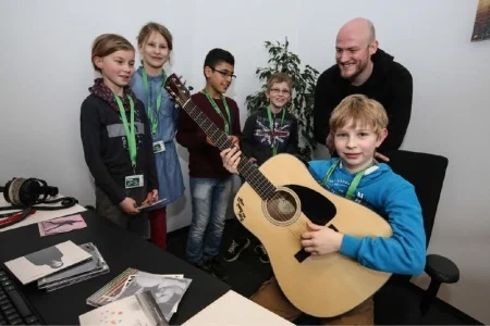Foto der Galerie: Klasse 4 aus der Grundschule Otze bei Radio ffn am 10.3.2016