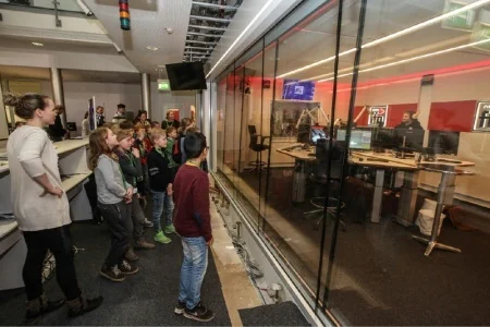 Foto der Galerie: Klasse 4 aus der Grundschule Otze bei Radio ffn am 10.3.2016