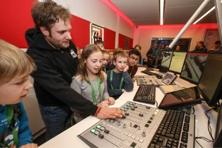 Foto der Galerie: Klasse 4 aus der Grundschule Otze bei Radio ffn am 10.3.2016