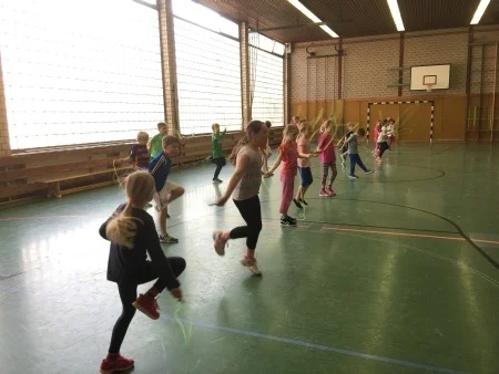 Foto der Galerie: Skipping Hearts mit den Klassen 3a und 3b am 12.4.2016