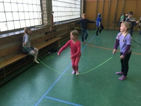 Foto der Galerie: Skipping Hearts mit den Klassen 3a und 3b am 12.4.2016