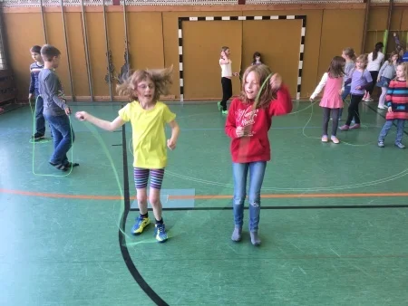 Foto der Galerie: Skipping Hearts mit den Klassen 3a und 3b am 12.4.2016