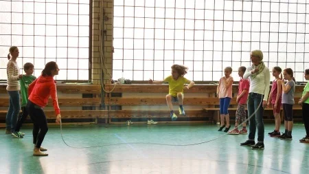 Zur Galerie: Skipping Hearts mit den Klassen 3a und 3b am 12.4.2016