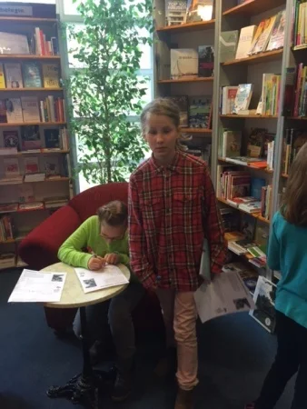 Foto der Galerie: Welttag des Buches: Klasse 4 besuchte am 14.4.2016 Wegeners Buchhandlung in Burgdorf