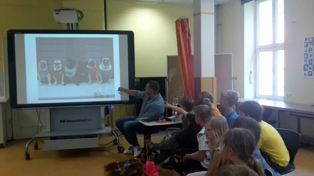 Zur Galerie: Autorenlesung „Der Supermops“ in Otze