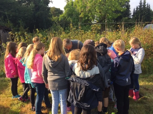 Foto der Galerie: Klasse 4 bei der Imkerfamilie Melloh