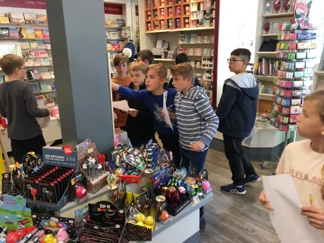 Foto der Galerie: Welttag des Buches – Am 23.05.19 besucht die Klasse 4 die Buchhandlung Freyraum in Burgdorf