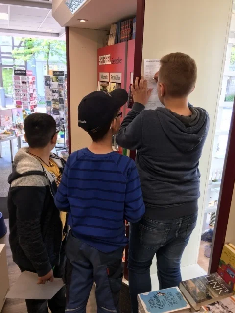 Foto der Galerie: Welttag des Buches – Am 23.05.19 besucht die Klasse 4 die Buchhandlung Freyraum in Burgdorf