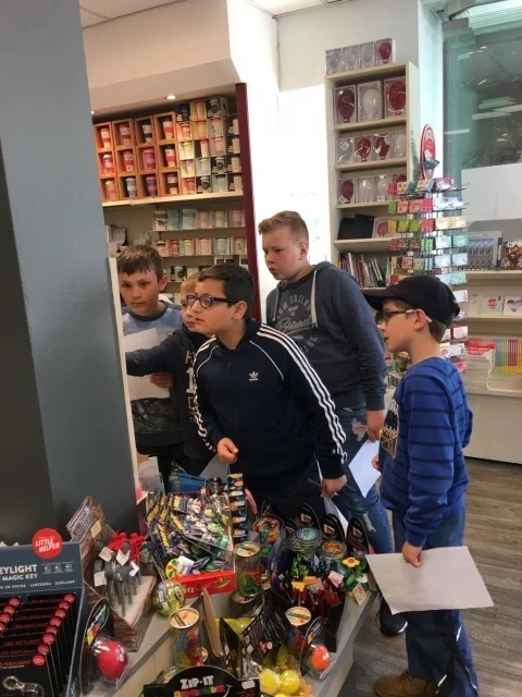 Foto der Galerie: Welttag des Buches – Am 23.05.19 besucht die Klasse 4 die Buchhandlung Freyraum in Burgdorf