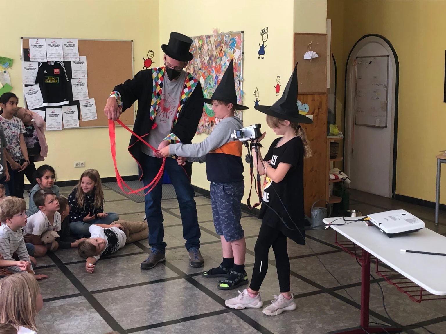 Das magische Band wird zerschnitten  (Bild vergr&ouml;&szlig;ern)
