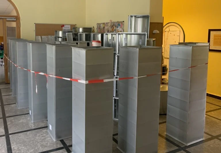 Zur Galerie: Kran an der Schule