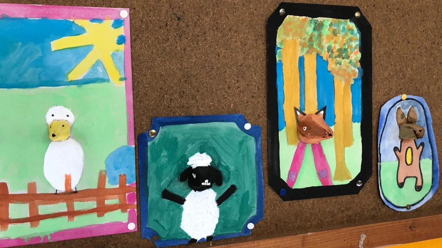 Foto der Galerie: Die Klasse 4b war kürzlich im Zoo, im Kunstunterricht wurden dann diese tollen Kunstwerke hergestellt: