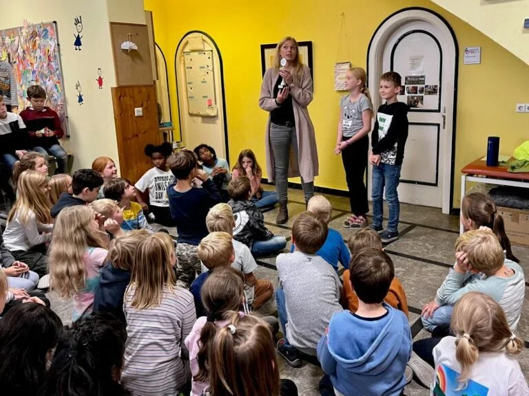 Zur Galerie: Zu Fuß zur Schule
