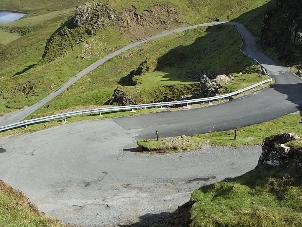 Bild: Quiraing - Isle of Skye - the last bends in front of the parking lot