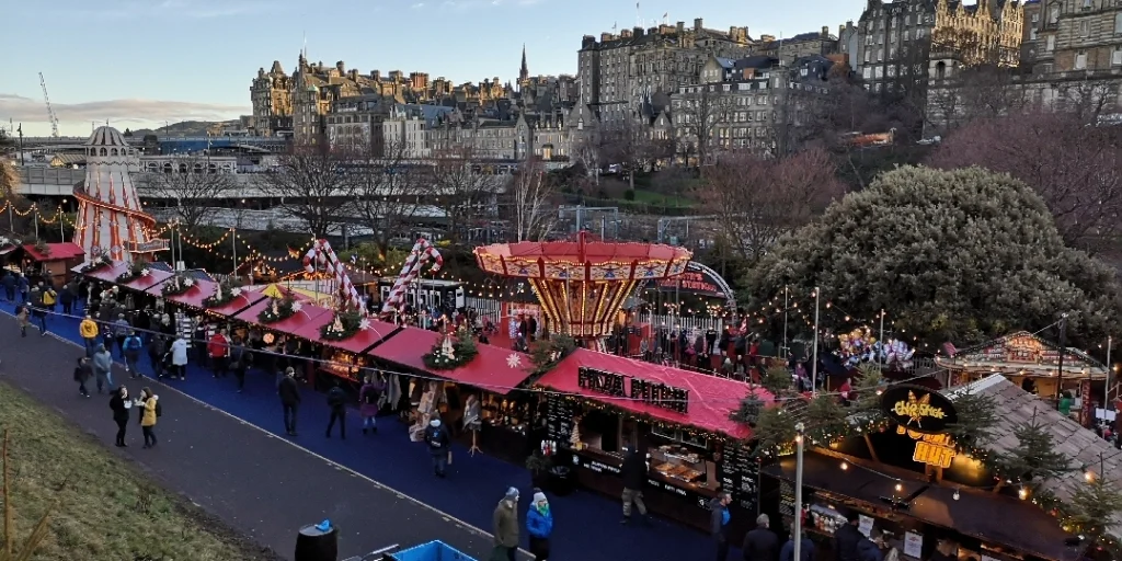 Bild: Christmas market in Edinburgh