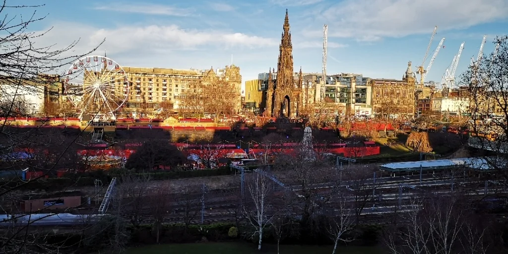 Bild: Christmas market in Edinburgh