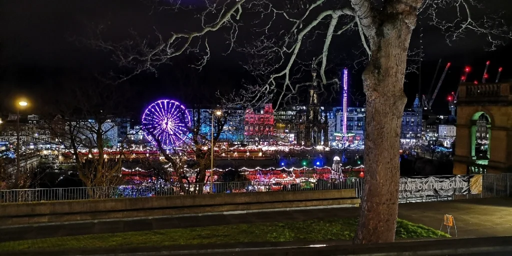 Bild: Christmas market in Edinburgh