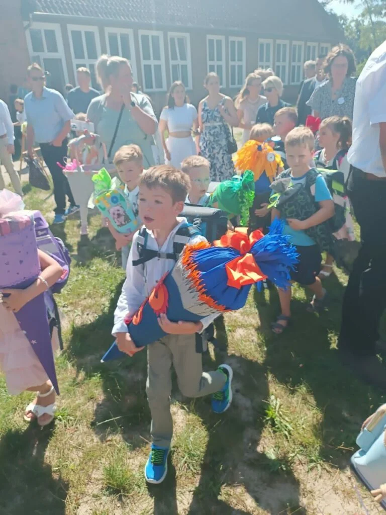 Nun kann die Schule beginnen!  (Bild vergr&ouml;&szlig;ern)