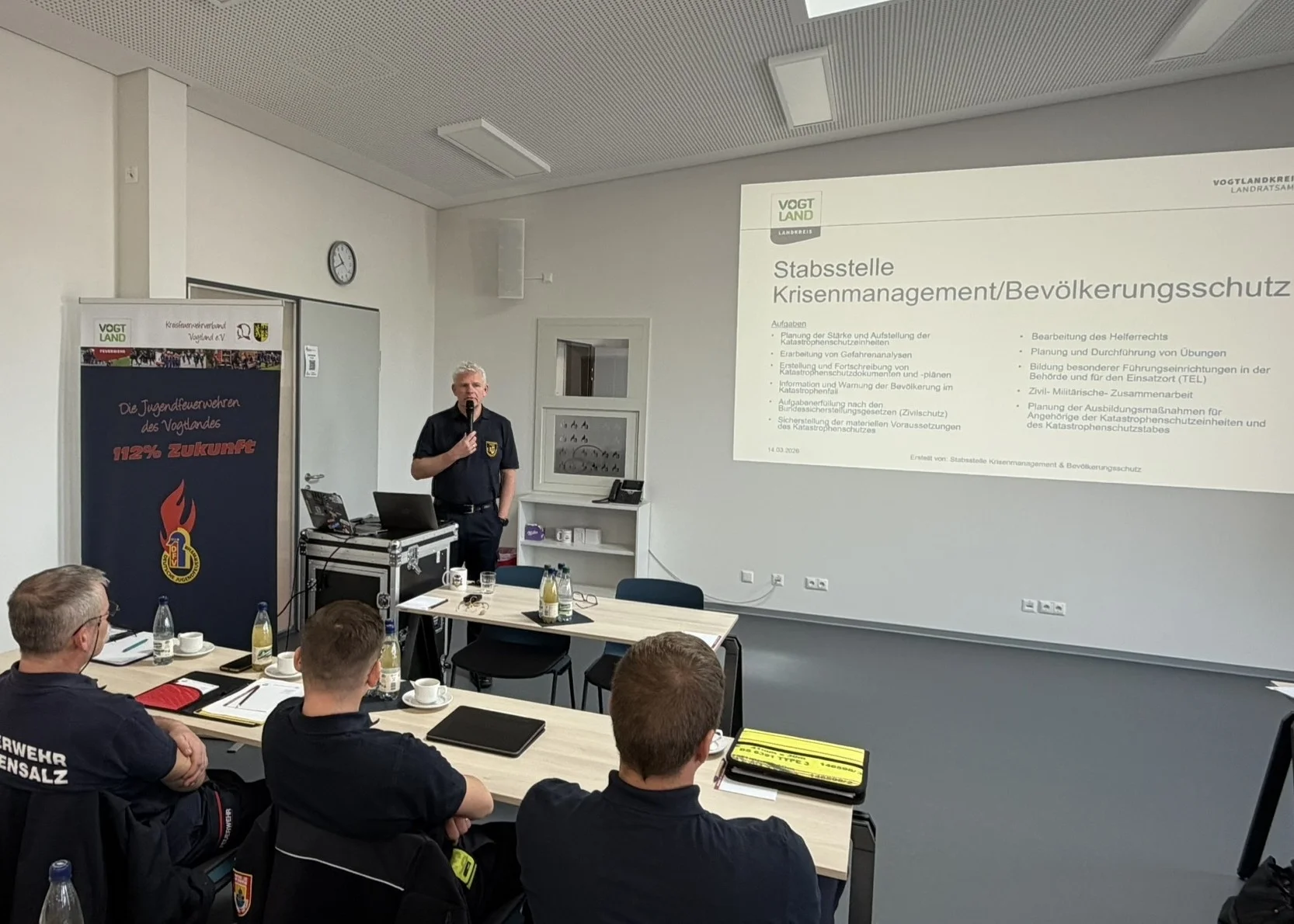Peter Gebhardt von der Stabsstelle Krisenmanagement und Bev&ouml;lkerungsschutz informierte &uuml;ber deren Aufgaben und Leistungsspektrum  (Bild vergr&ouml;&szlig;ern)