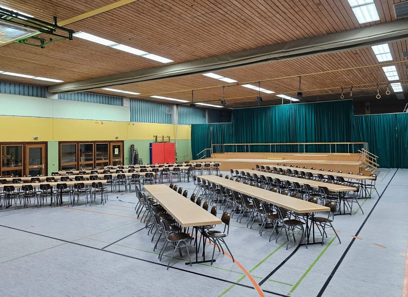 Bild: Schön hergerichtet die Sola-Halle, die sonst dem Sport dient