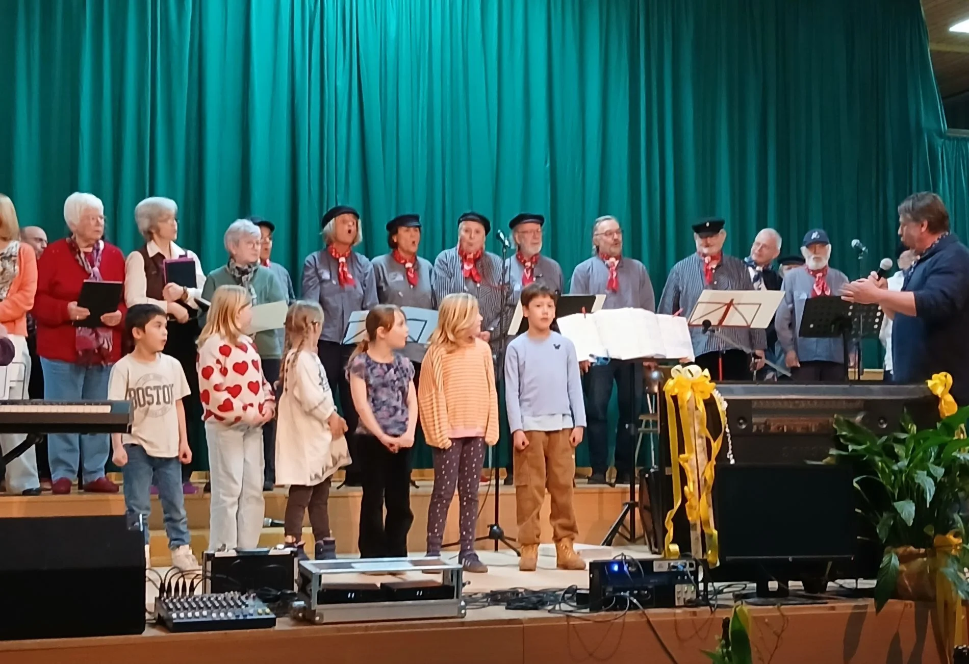 Bild: Die Kinder besangen das Lummerland