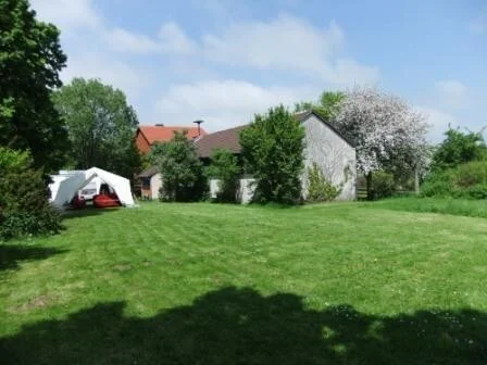 Bild: Hinterhof vom DGH