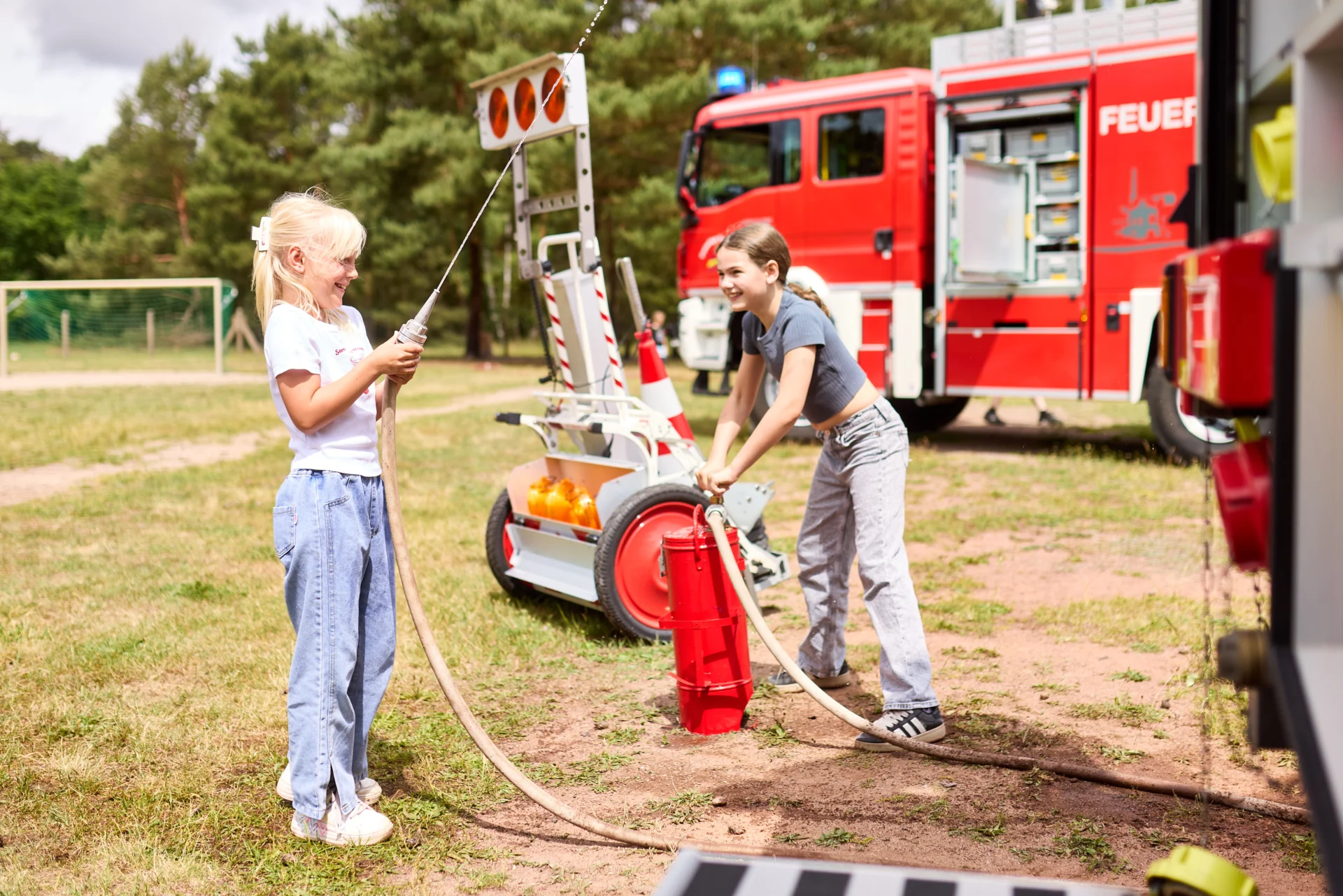 Auch Kooperationspartner werden gerne auf das gro&szlig;e Schulgel&auml;nde eingeladen.  (Bild vergr&ouml;&szlig;ern)