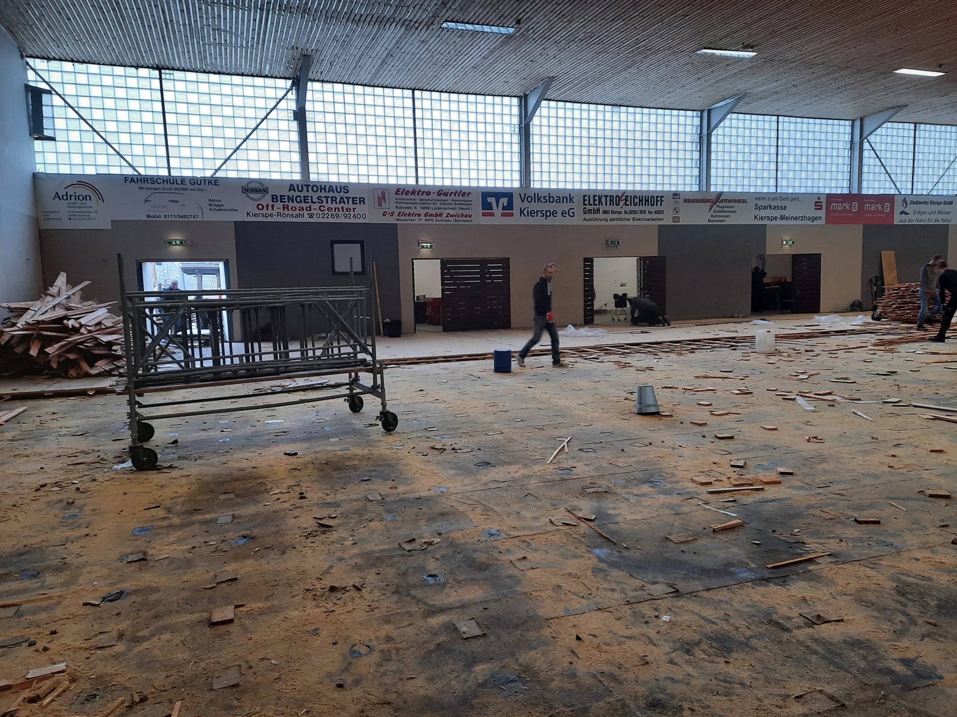 Bild: 2022 Neuer Hallenboden