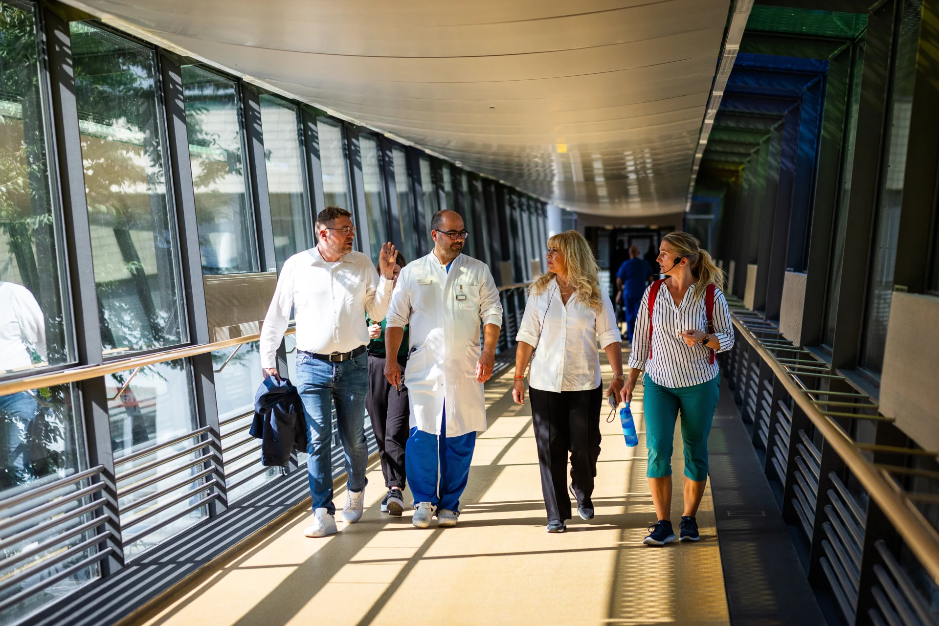 Begleitung bei Rundgang  (Bild vergr&ouml;&szlig;ern)