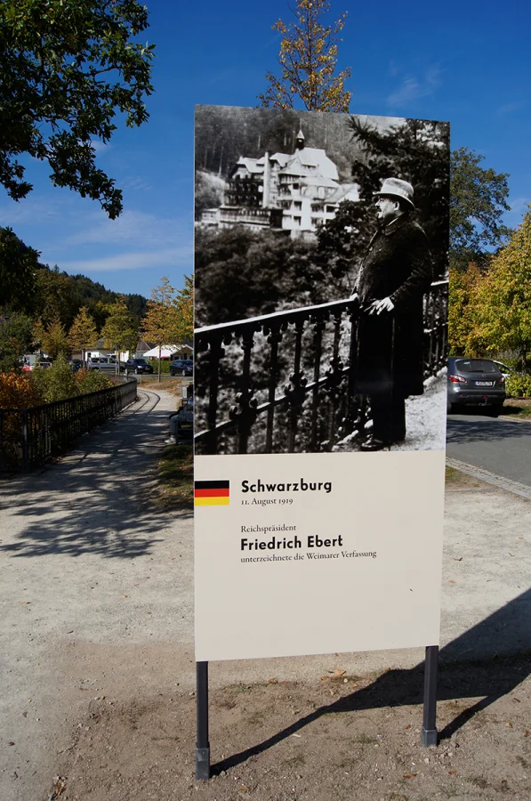 Stra&szlig;e der Demokratie  (Bild vergr&ouml;&szlig;ern)