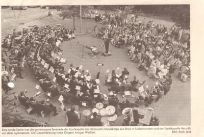 Vorschaubild: 1992 AZ Kritik Serenade1