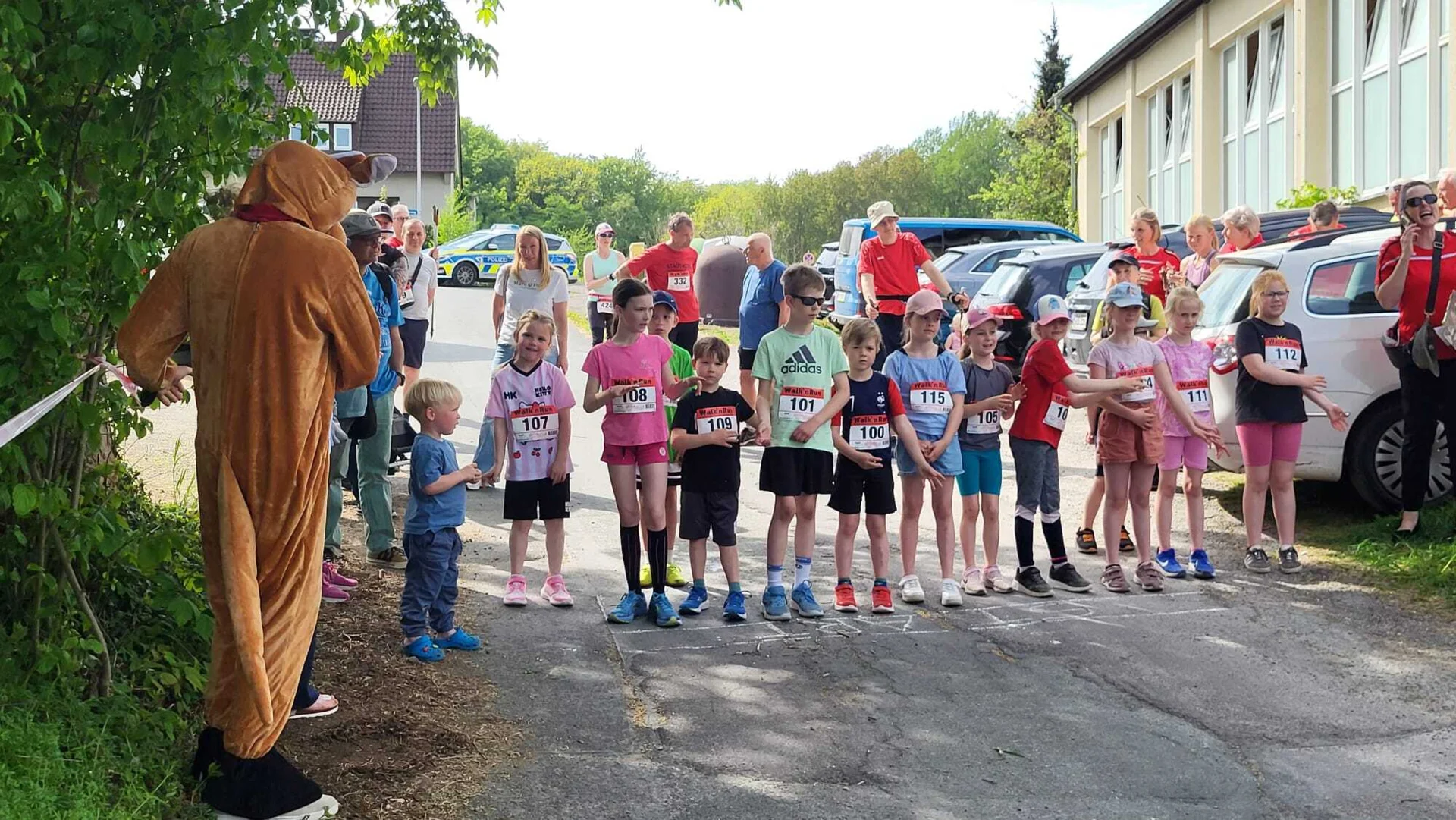 042 Kinder 2  (Bild vergr&ouml;&szlig;ern)