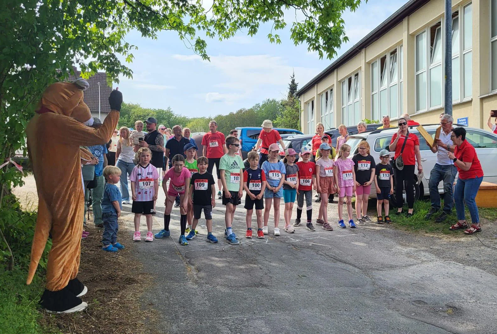 043 Kinder 3  (Bild vergr&ouml;&szlig;ern)