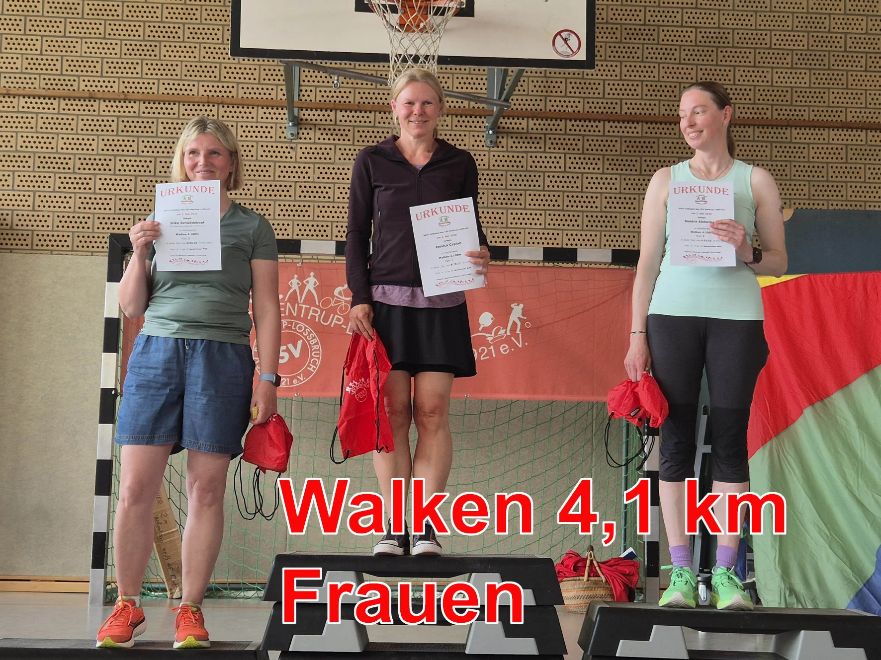 207 Walken 4,1 Frauen  (Bild vergr&ouml;&szlig;ern)